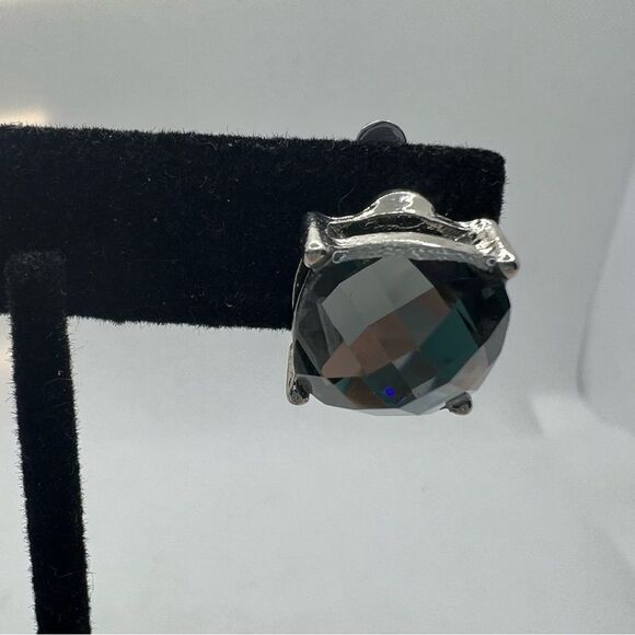 Faceted square clip on earrings on a silver tone backing - Picture 8 of 8